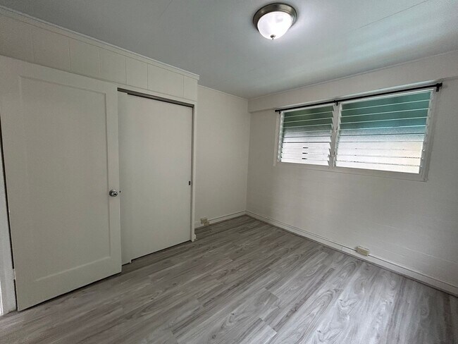Building Photo - 2201