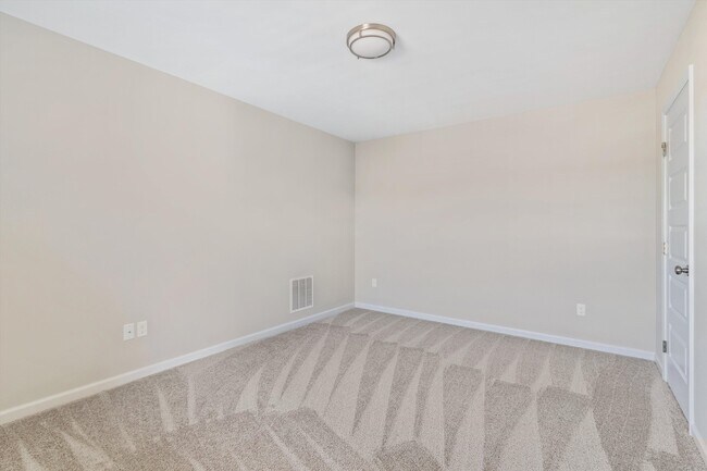 Building Photo - 584 Holden Dr