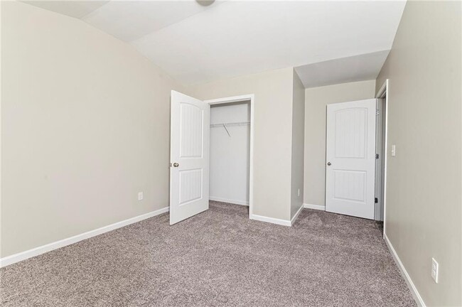 Building Photo - 1142 Paramount Dr
