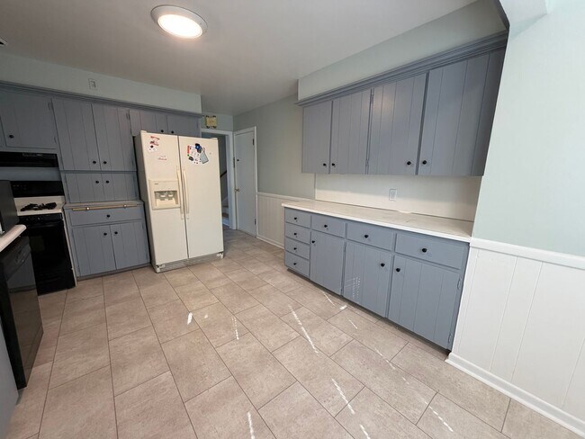 Building Photo - Charming Updated 3-Bedroom in the Heart of Alger Heights