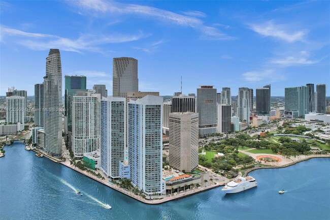 Building Photo - 325 S Biscayne Blvd