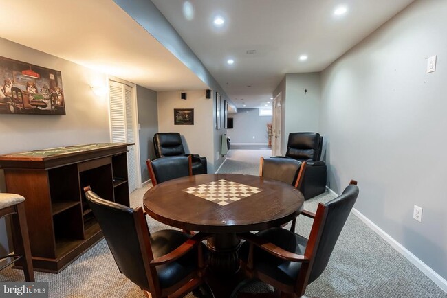 Building Photo - 6004 Glenn Station Ct