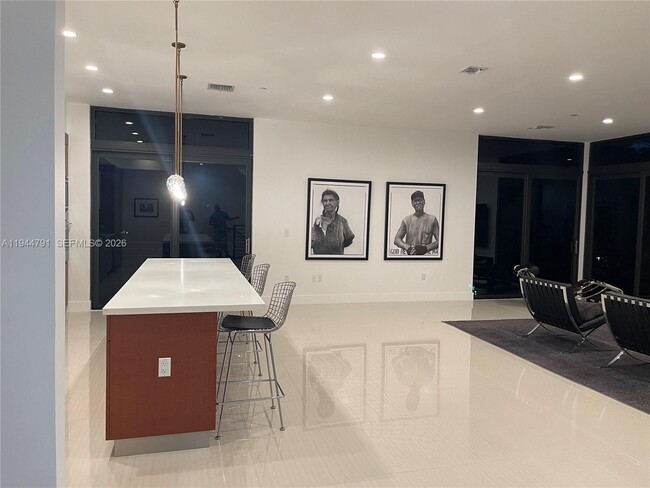 Building Photo - 909 NE 16th Terrace