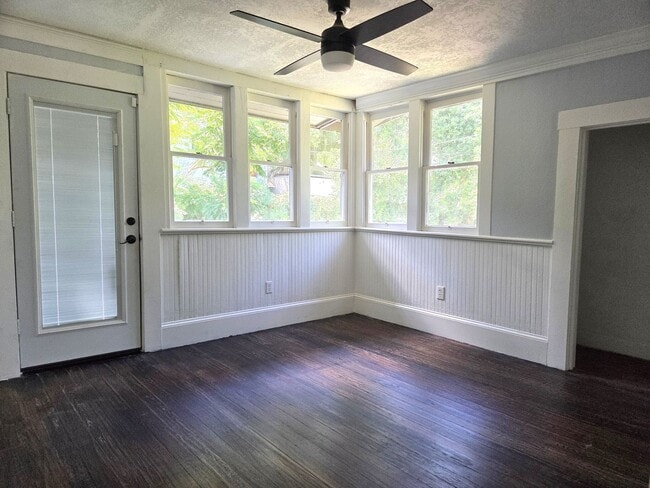 Building Photo - Move in Ready Historic Home in Downtown Cl...