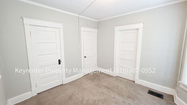 Building Photo - Welcome Home to This Bright & Inviting 4 Bed, 2 Bath