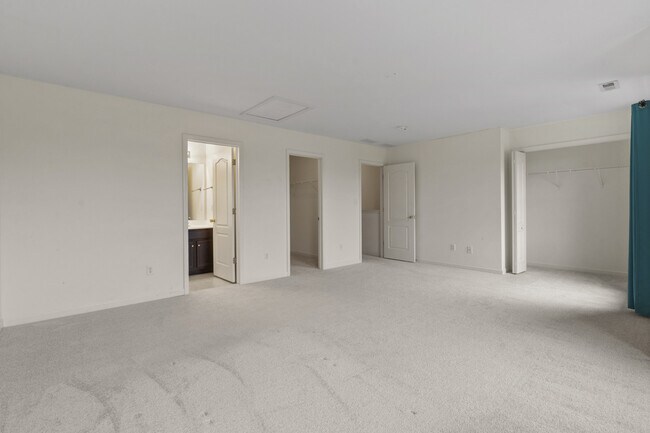 Building Photo - 338 Camerton Ln