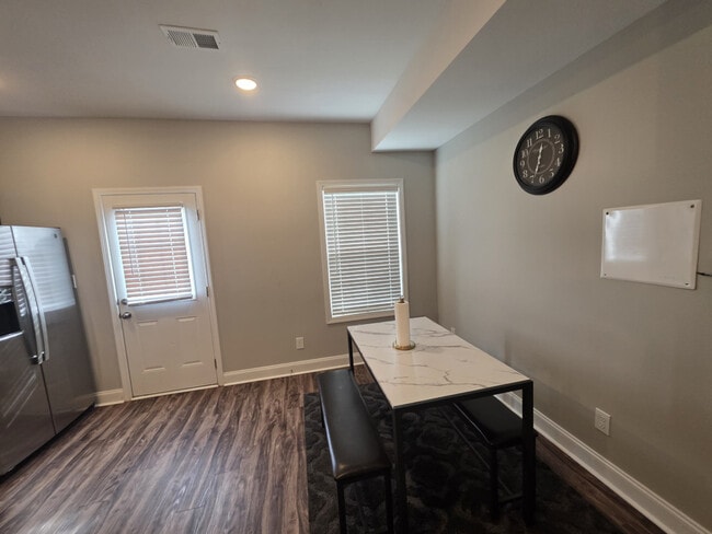 Building Photo - 541 New S Dr