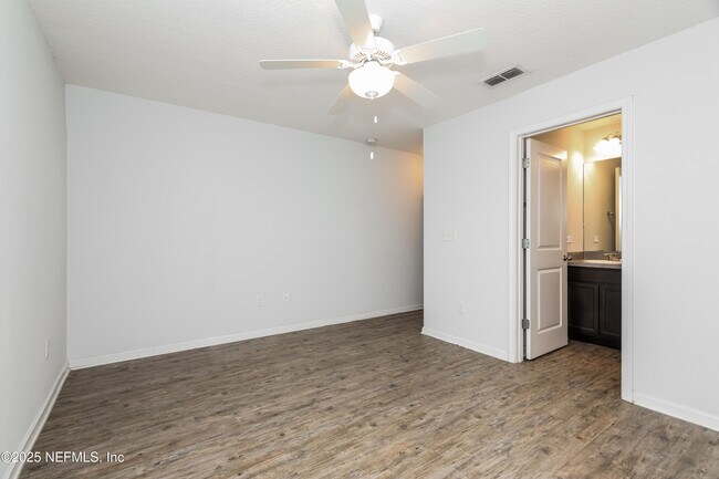 Building Photo - 530 Eiseman Wy