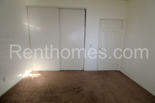 Building Photo - 10921 Sabre Hill Dr