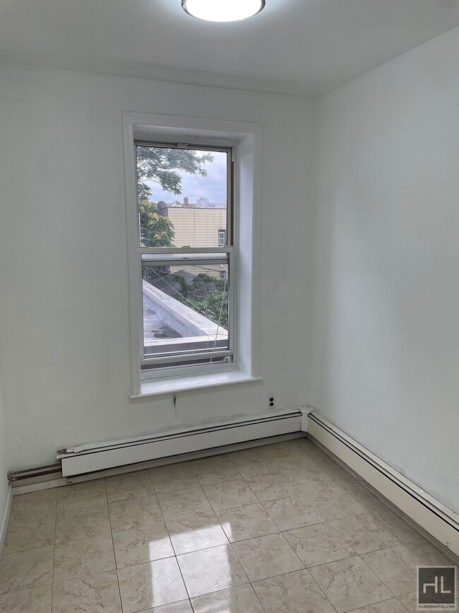 Building Photo - BATH AVENUE