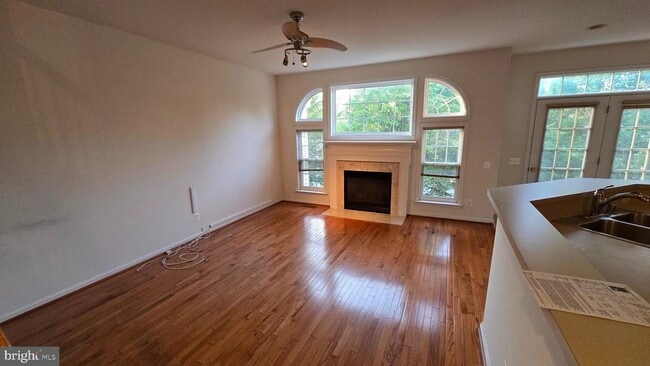 Building Photo - 7007 Courtyard Way