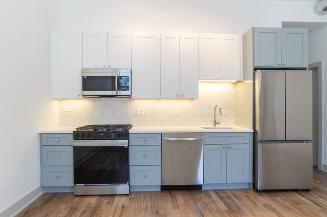 Building Photo - 2028 N Oakley Ave