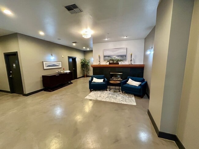 Building Photo - First Hill One Bedroom - Stellar Location! AVAILABLE NOW!