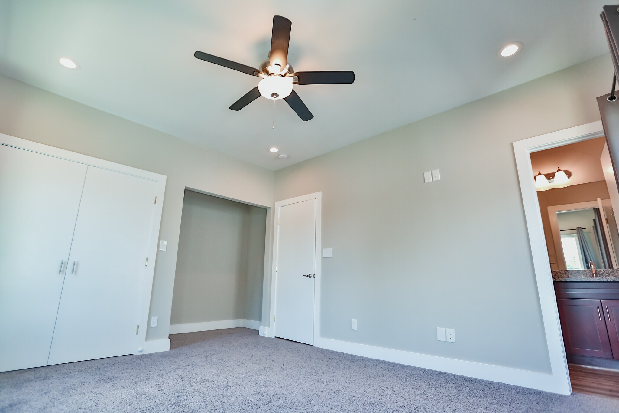 Building Photo - 3245 Dixie Dr