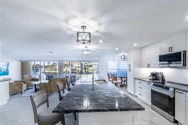 Building Photo - 149 Crescent Dr