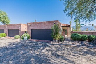 Building Photo - Move-In Ready 2-Bed Tucson Home with Natur...