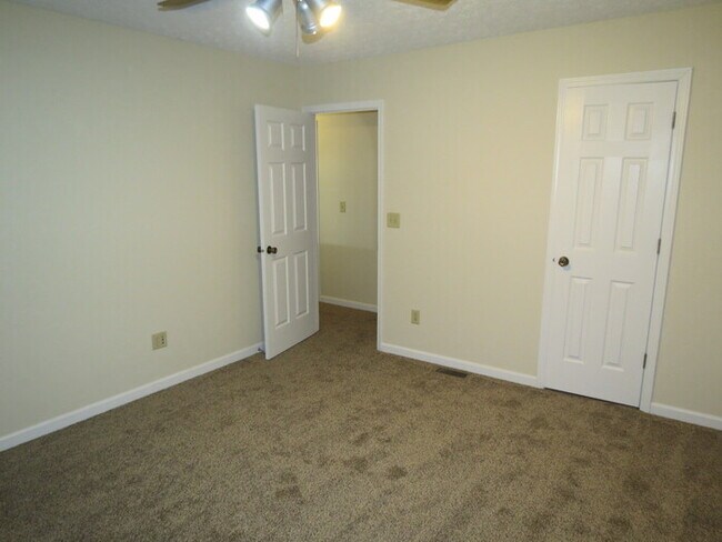 Building Photo - 5885 Katelyn Ln