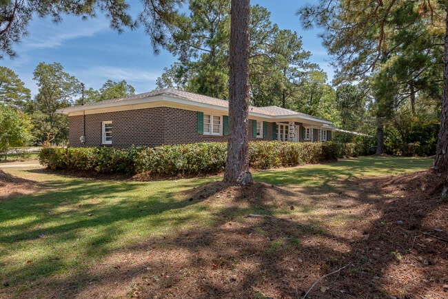 Building Photo - 201 Roberts St