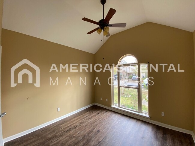 Building Photo - 525 Fox Run Cir