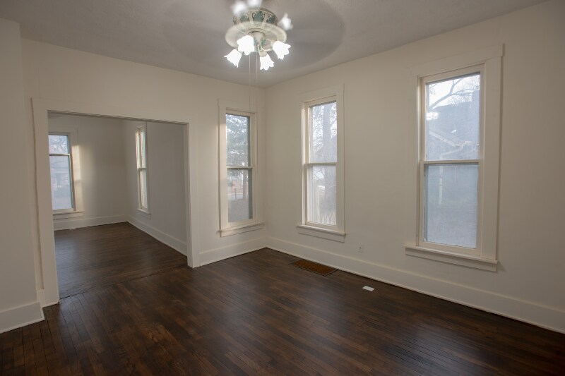 Building Photo - 1185 SW Macvicar Ave