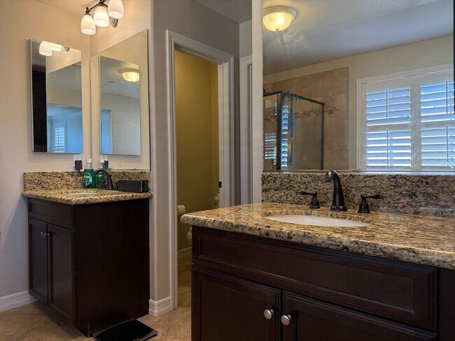 Building Photo - Tri-level 3-bedroom 3-bathroom townhouse located in Chula Vista, CA