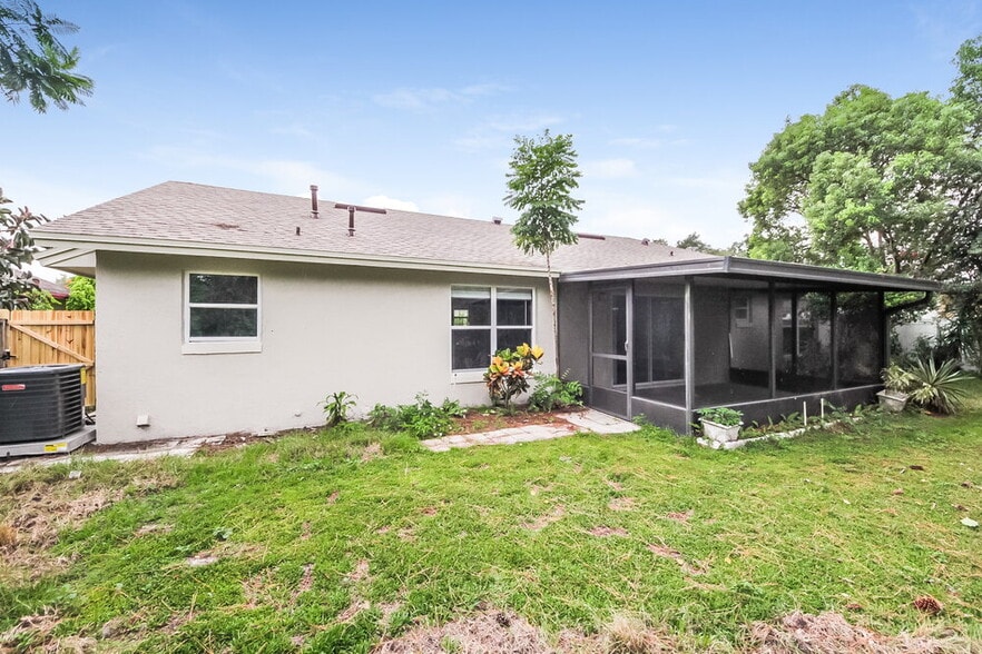 Building Photo - 2739 Sumba Ave