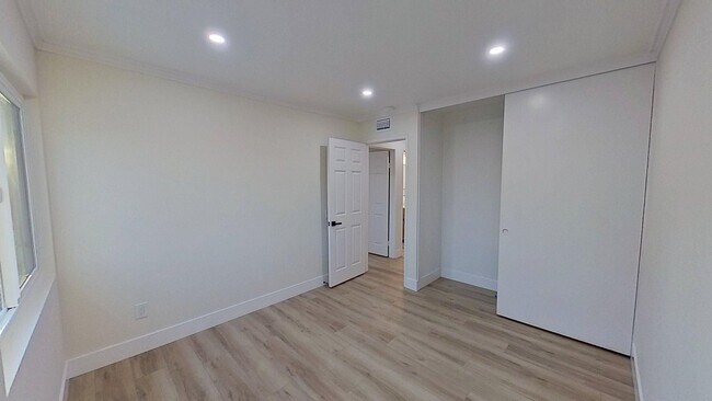 Building Photo - 6232 E Shenandoah Ave