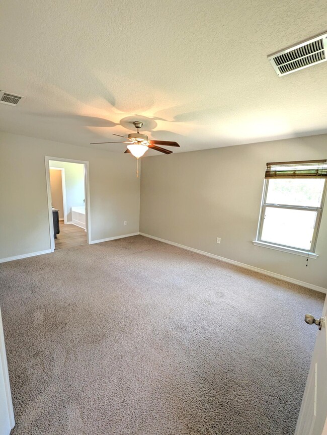 Building Photo - 8450 Island Dr