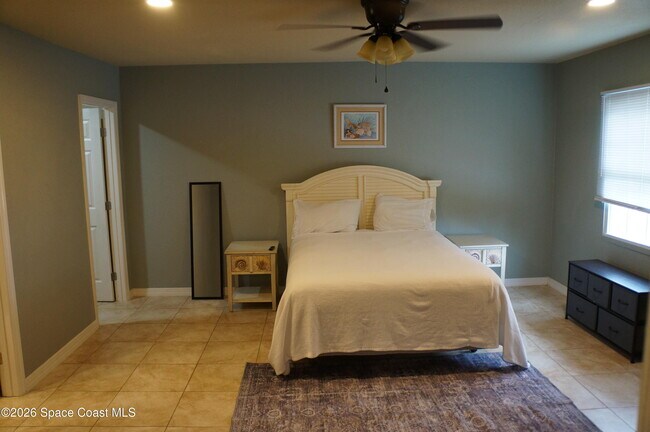 Building Photo - 483 Church St