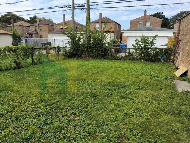 Building Photo - 9318 S Loomis St