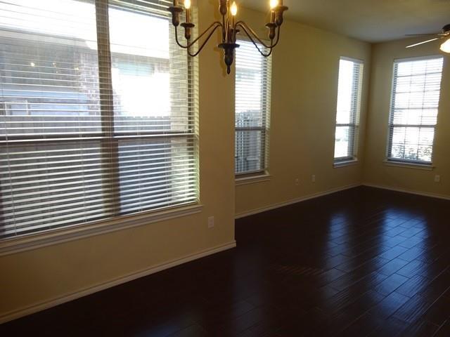 Building Photo - 160 Creekside Villa Dr