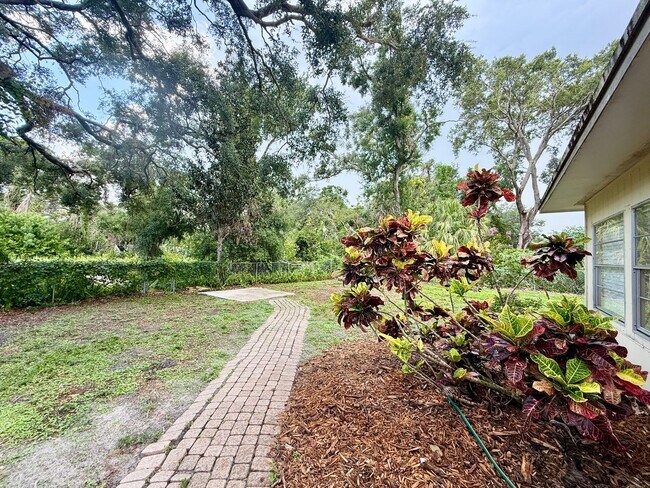 Building Photo - Sarasota Springs Gem - 3 Bedroom Plus Den ...