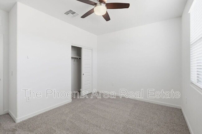 Building Photo - 2761 W Seaver Ave