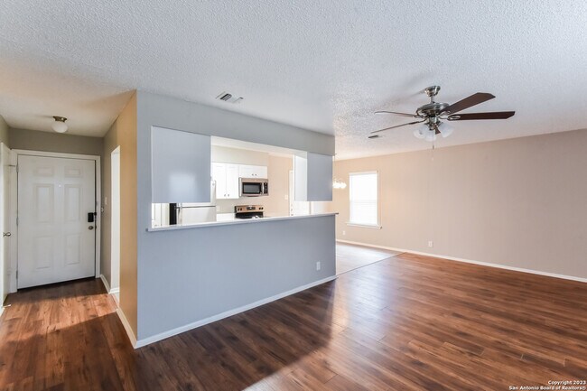 Building Photo - 9387 Valley Bend