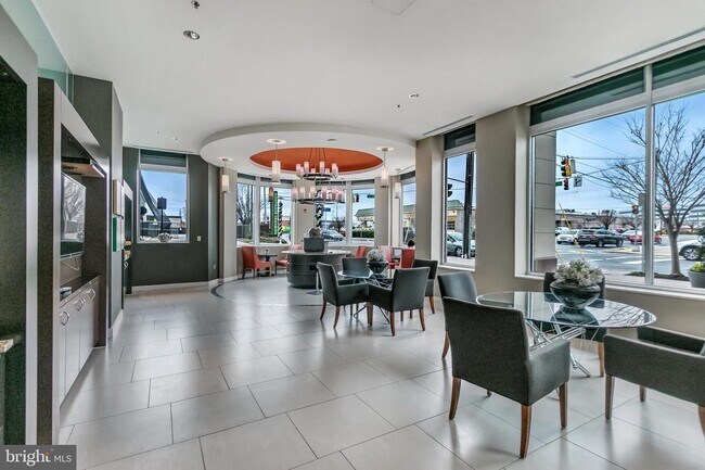 Building Photo - 5750 Bou Ave