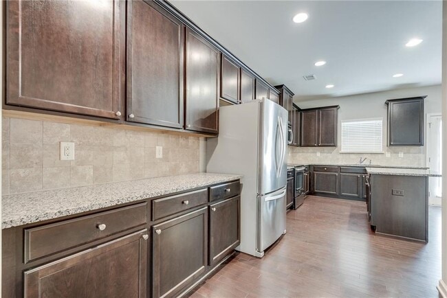 Building Photo - 933 Whitfield Oak Way NE