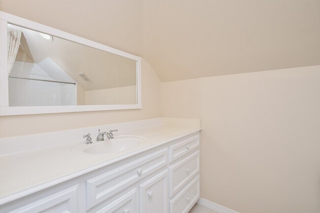 Building Photo - 2124 Nantucket Dr