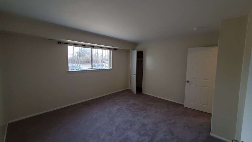 Building Photo - 7700 Arehart Dr