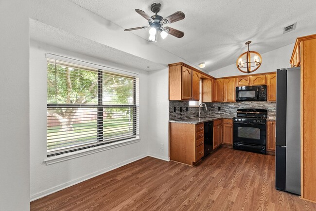 Building Photo - 4802 Canyon Cir