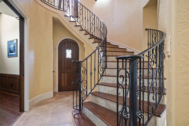 Building Photo - 25207 Hideaway Run Dr