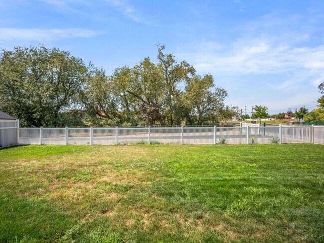 Building Photo - 1602 W Rockbridge Dr