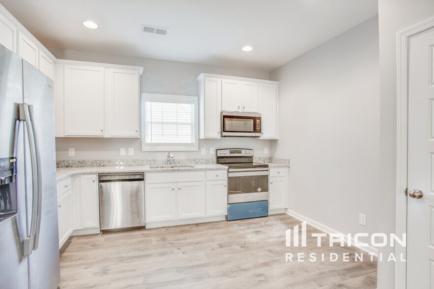 Building Photo - 710 W Coker Way