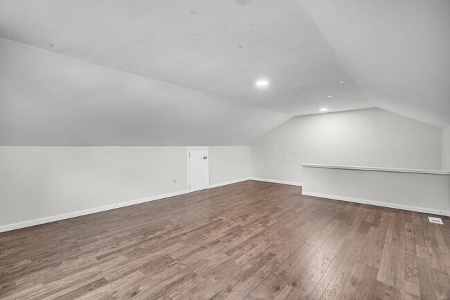 Building Photo - Comfortable Living with Modern Upgrades in Prime Goose Creek Location