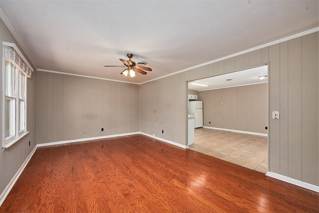 Building Photo - Coming Soon: 2BR, 1 BA duplex in Greenbrier (upstairs/ main floor unit)