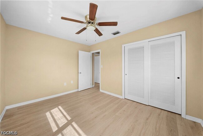 Building Photo - 275 Lakeview Dr
