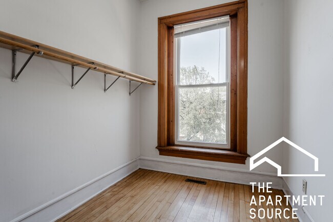 Building Photo - 241 W Scott St