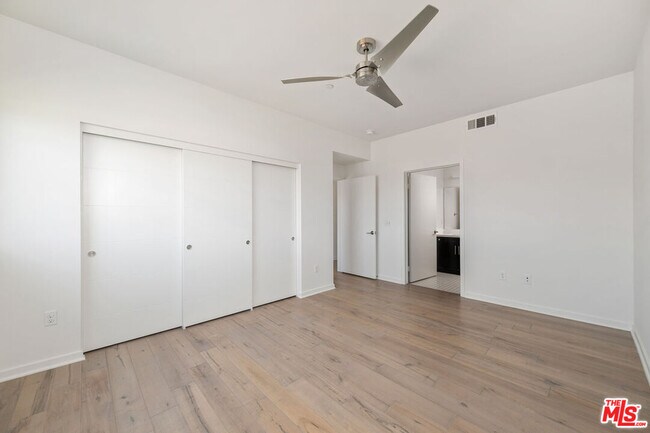 Building Photo - 2920 Rowena Ave