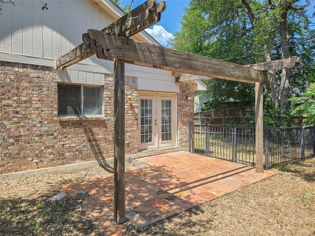 Building Photo - 9511 Woodvale Dr