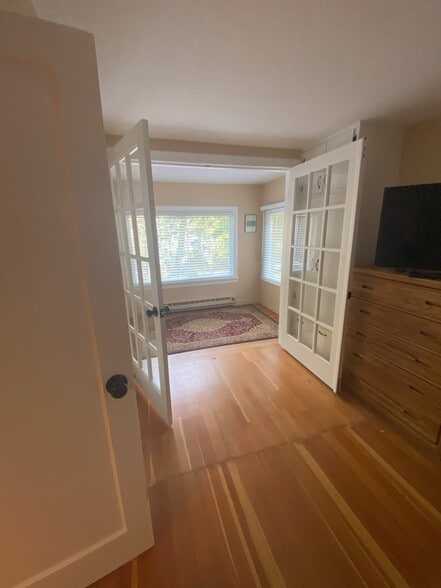 Building Photo - 12705 S Lakeshore Rd