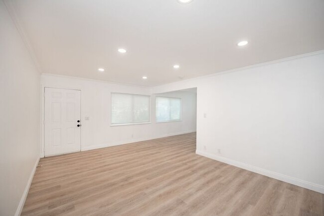 Building Photo - Mesa Verde | Recently Remodled 2 Bedroom A...